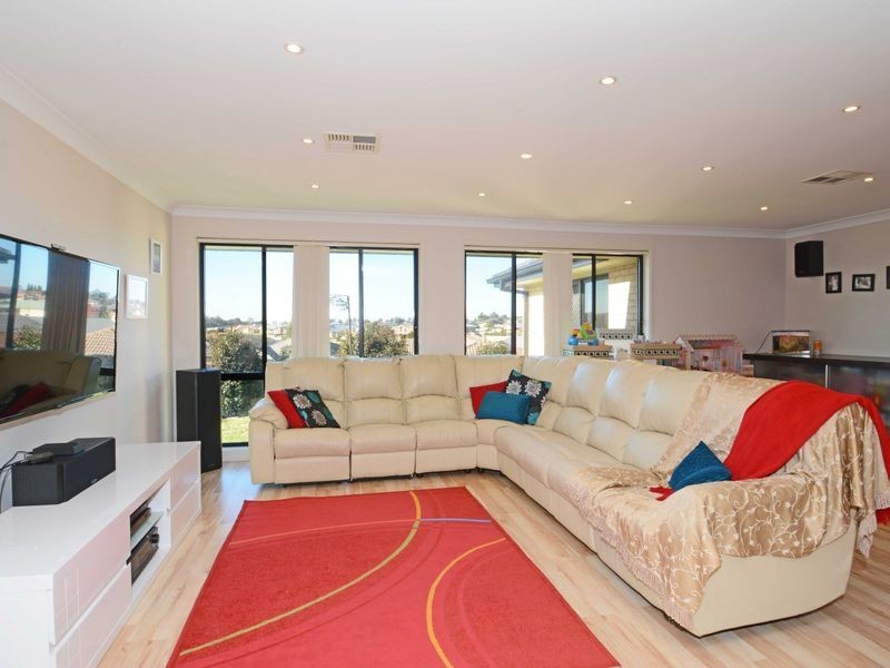 5 Peregrine Close, Aberglasslyn NSW 2320