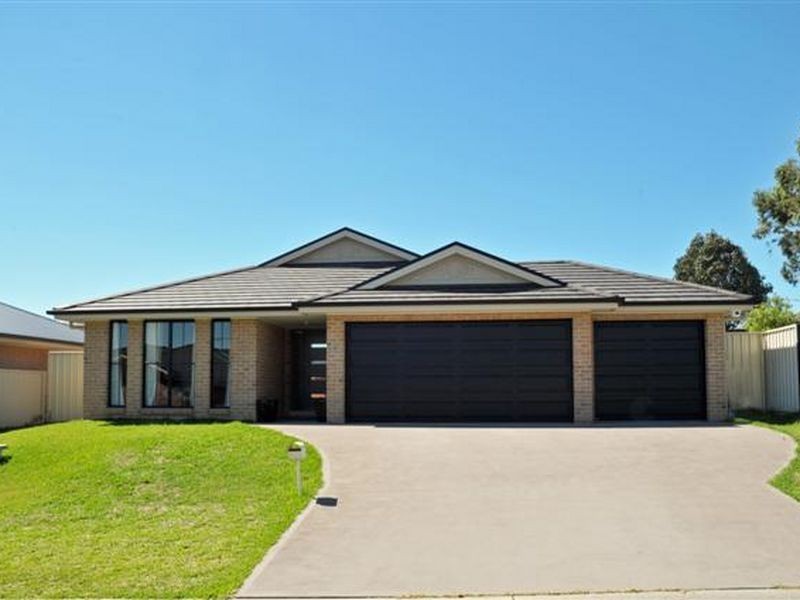 39 Strutt Crescent, Metford NSW 2323