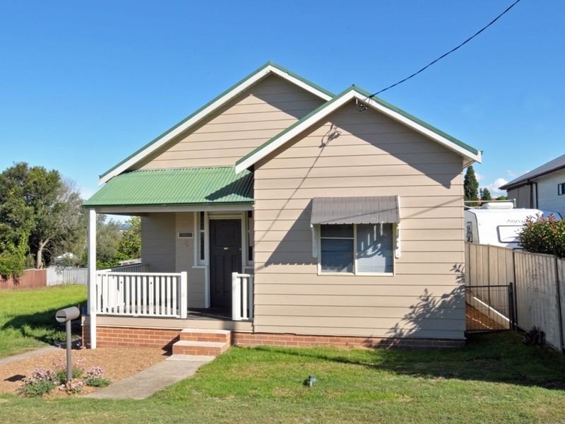 4 Greta Street, Telarah NSW 2320