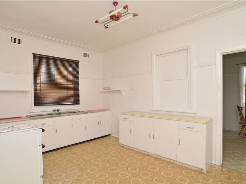 6 Fourth Avenue, Rutherford NSW 2320