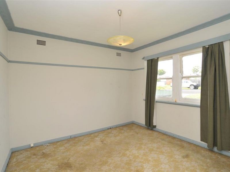 6 Fourth Avenue, Rutherford NSW 2320