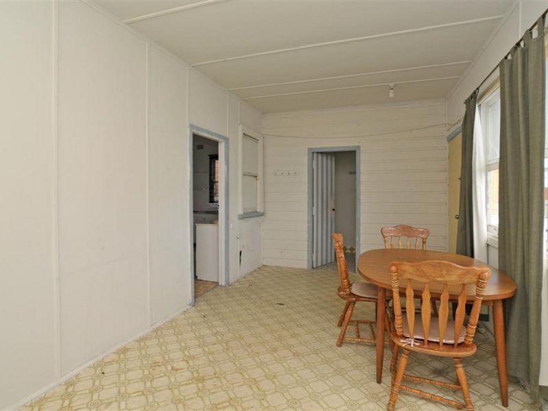 6 Fourth Avenue, Rutherford NSW 2320