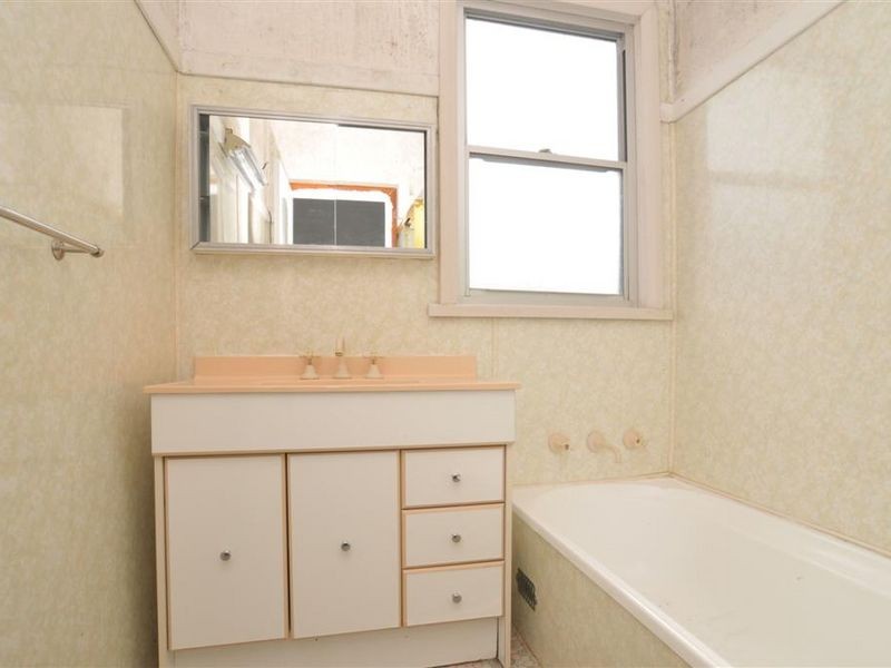 6 Fourth Avenue, Rutherford NSW 2320