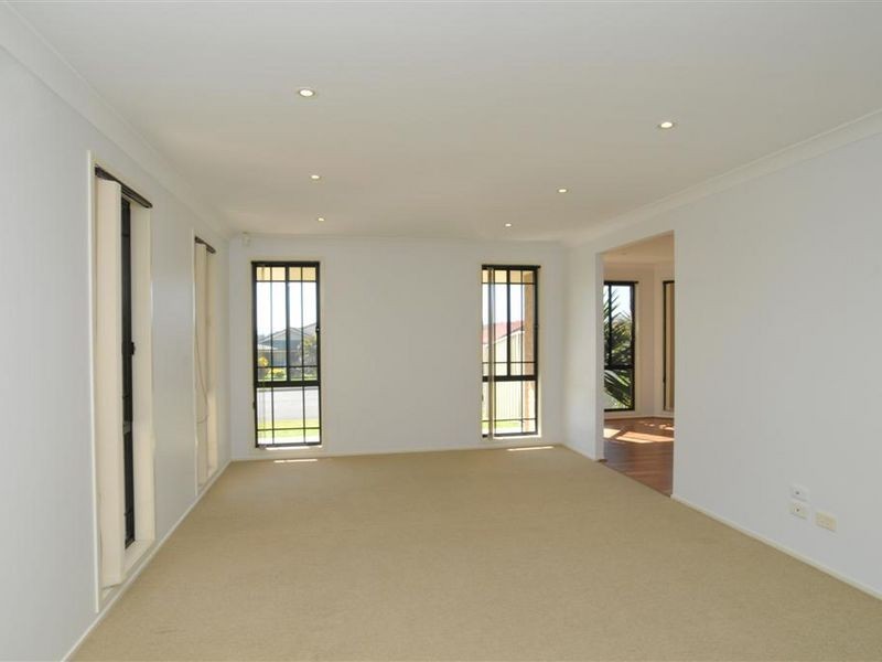 33 Jenna Drive, Raworth NSW 2321