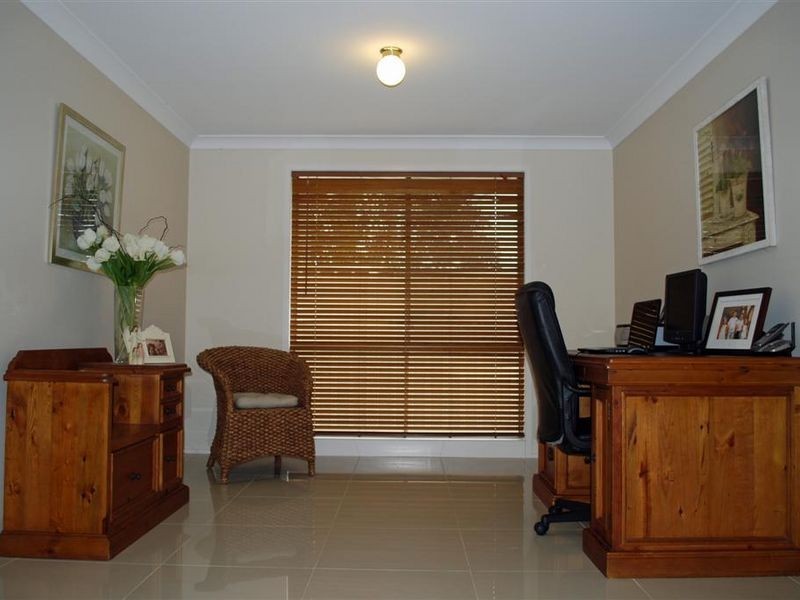 100 Canterbury Drive, Raworth NSW 2321