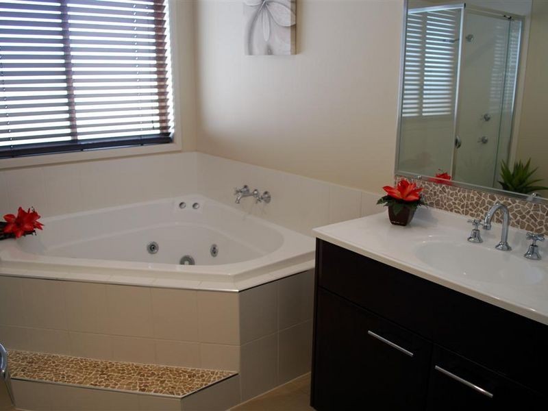 100 Canterbury Drive, Raworth NSW 2321