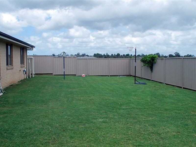 100 Canterbury Drive, Raworth NSW 2321