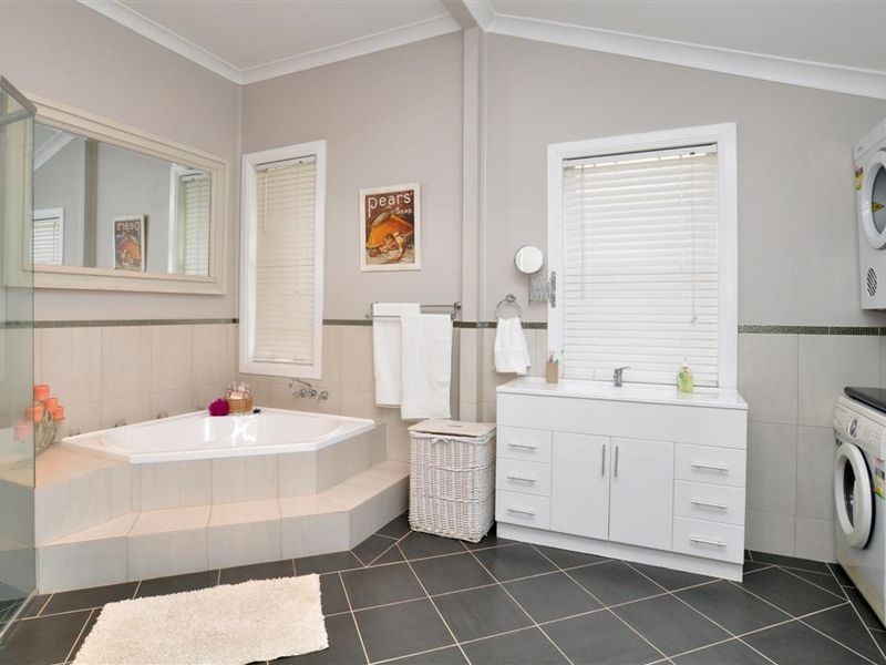 33 Gillies Street, Rutherford NSW 2320