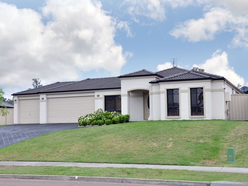 90 Worcester Drive, East Maitland NSW 2323