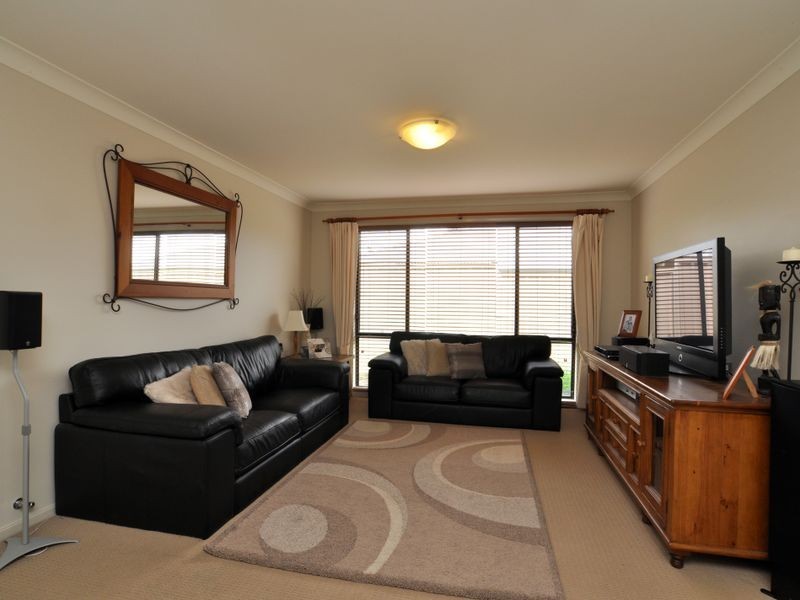 90 Worcester Drive, East Maitland NSW 2323