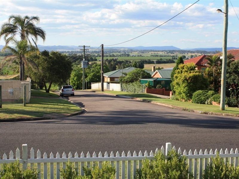 13 Mawson Avenue, East Maitland NSW 2323