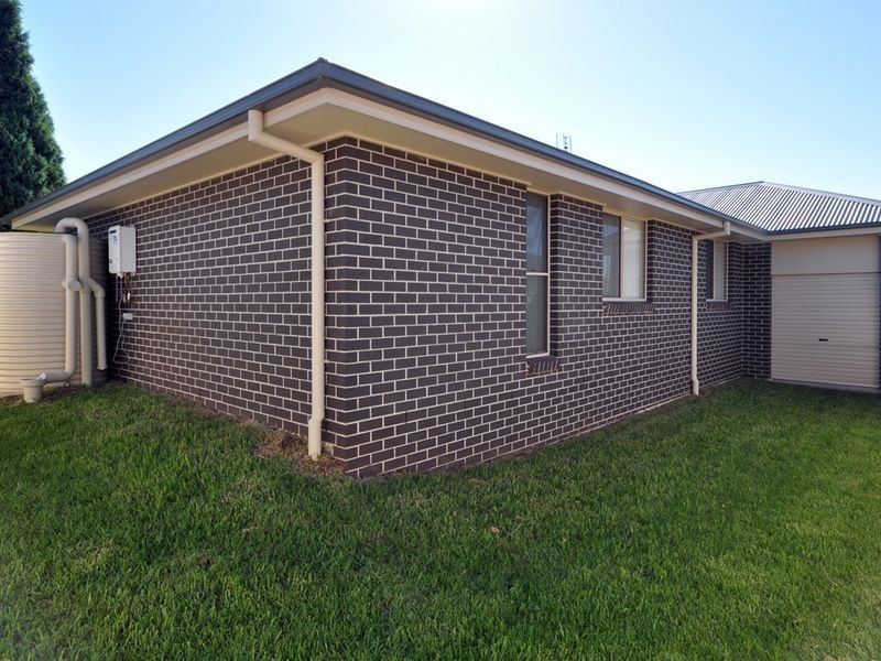 2/21 Ventura Close, Rutherford NSW 2320