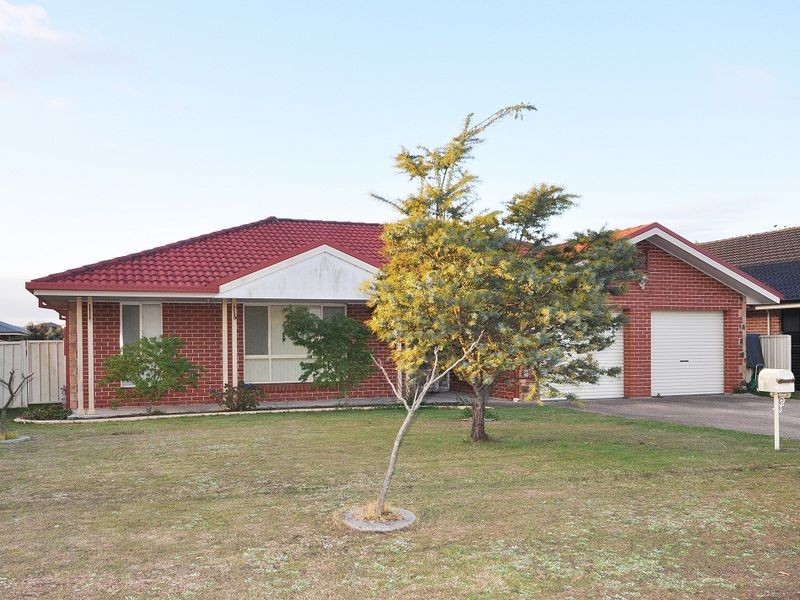 18 Daniel Avenue, Rutherford NSW 2320