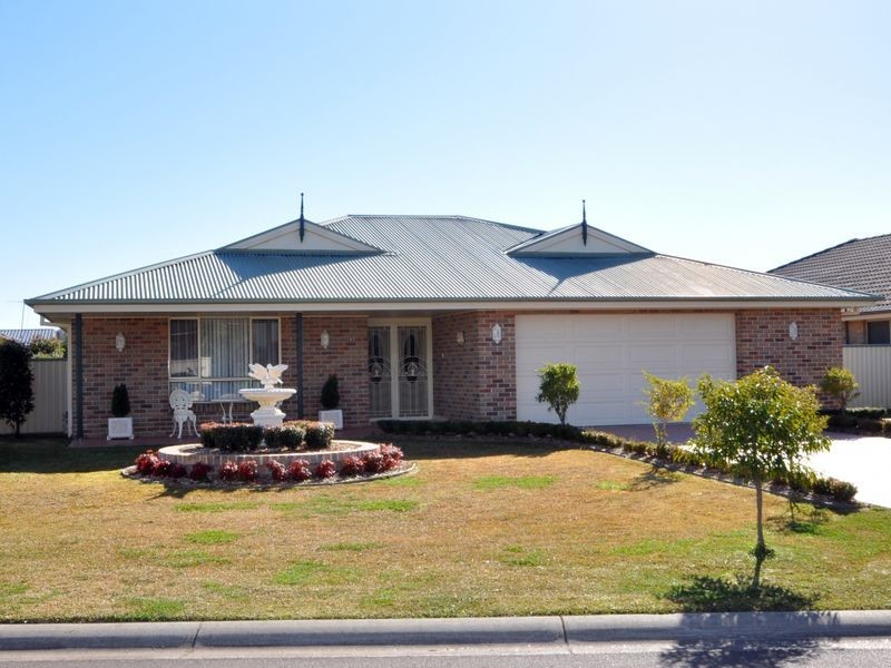 10 Daniel Avenue, Rutherford NSW 2320