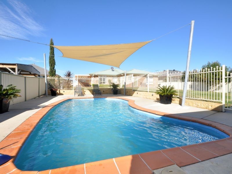 10 Daniel Avenue, Rutherford NSW 2320