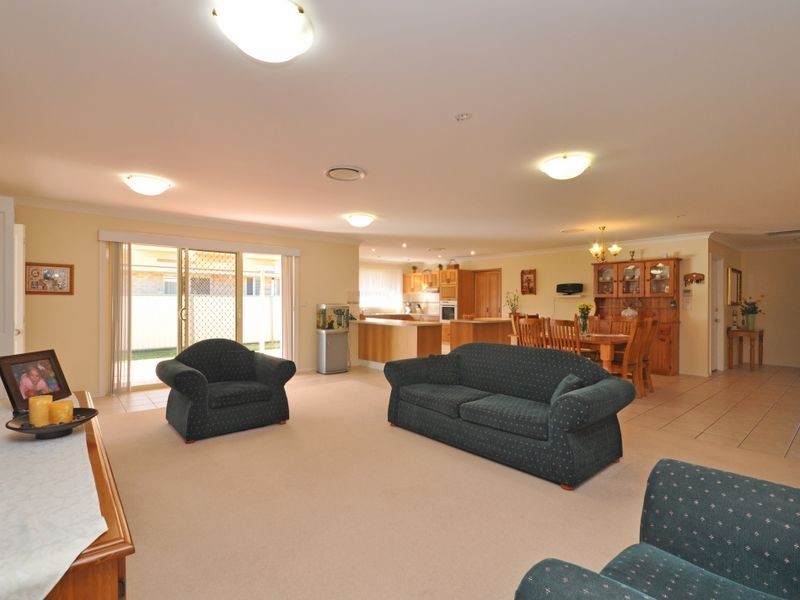 10 Daniel Avenue, Rutherford NSW 2320