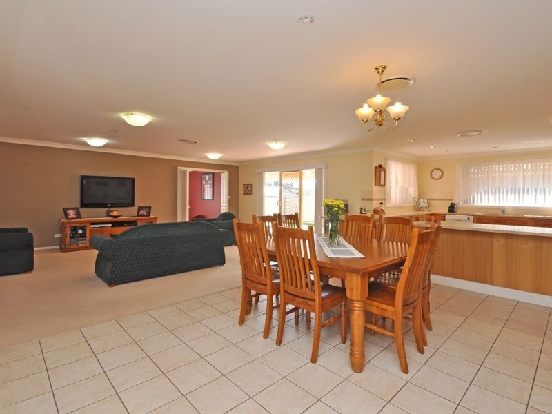10 Daniel Avenue, Rutherford NSW 2320