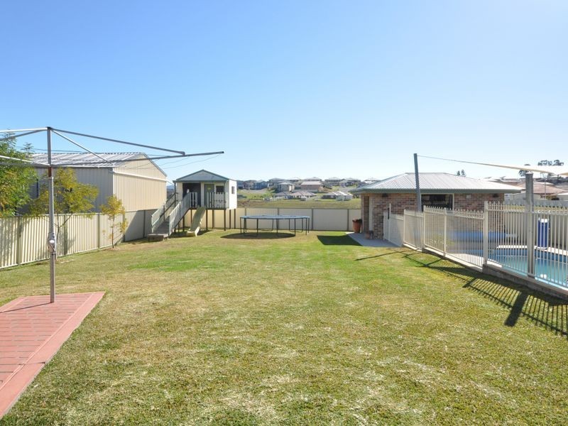 10 Daniel Avenue, Rutherford NSW 2320