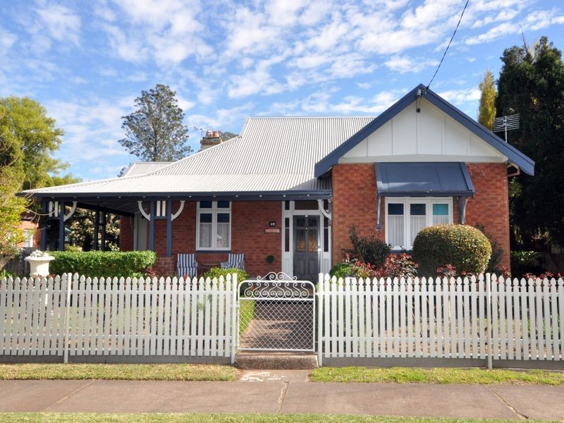 12 King Street, Lorn NSW 2320