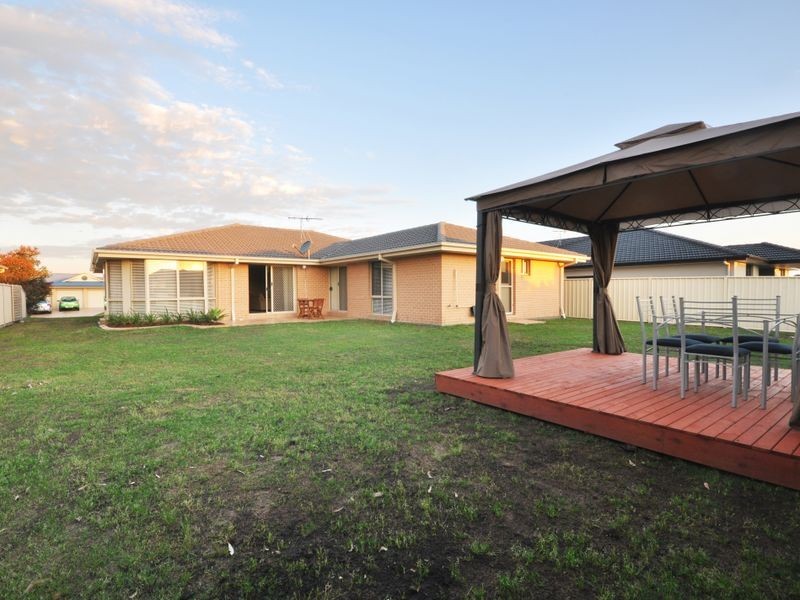 18 Acer Terrace, Thornton NSW 2322