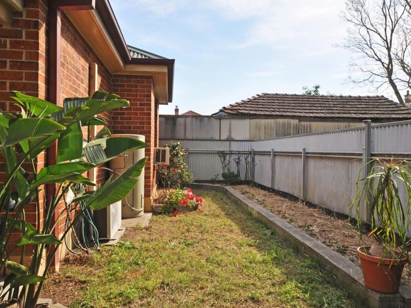 2/13A Brisbane Street, Lorn NSW 2320