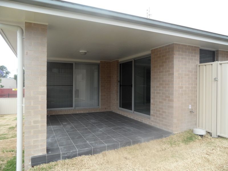 2/12 Fairview Place, Cessnock NSW 2325