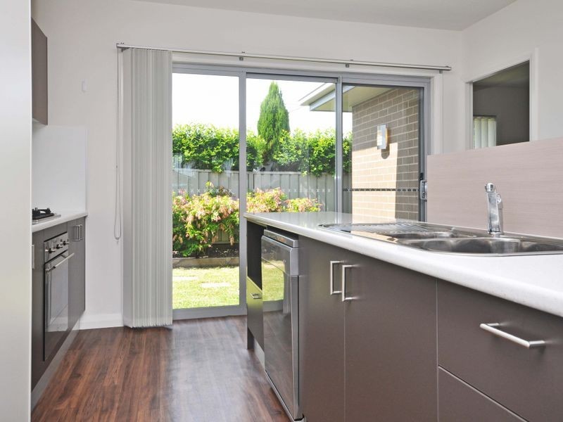 2/4 Foster Street, Tenambit NSW 2323