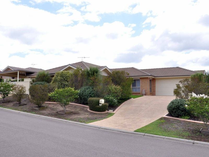 2 Dominic Cove, Rutherford NSW 2320
