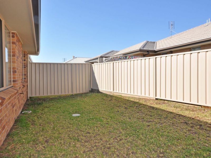 2/9 Durban Crescent, East Maitland NSW 2323