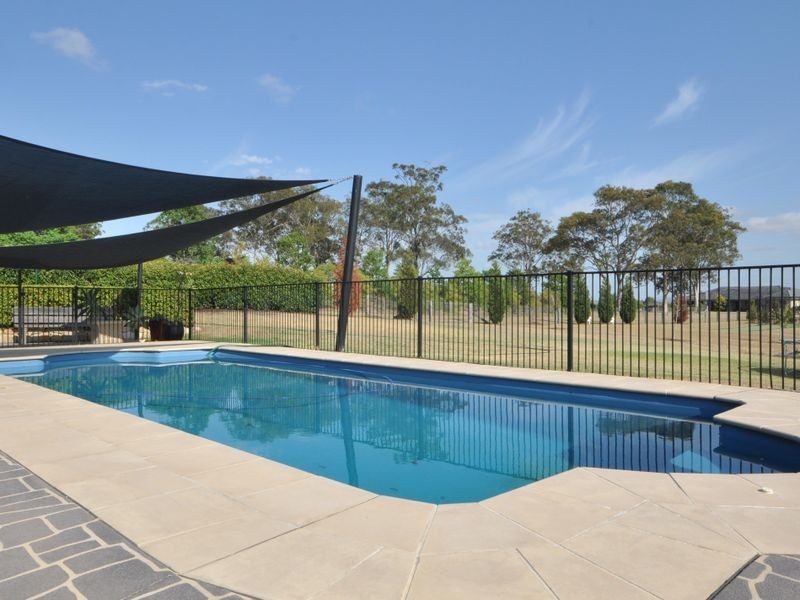 12 Tranquil Close, Louth Park NSW 2320