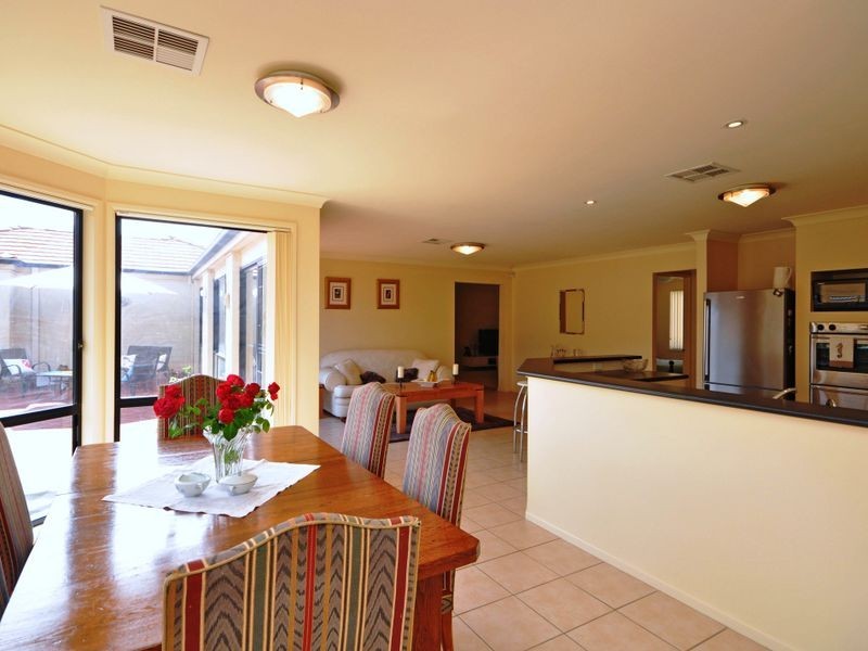 7 Hilltop Crescent, Bolwarra Heights NSW 2320