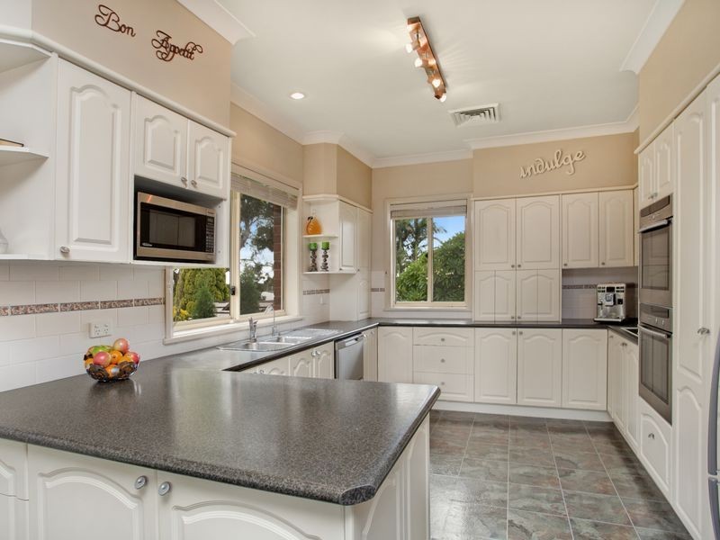 24 Robert Street, Tenambit NSW 2323