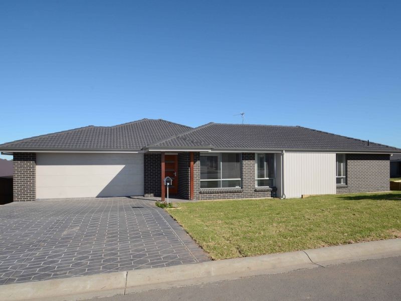 8 Redgum Circuit, Aberglasslyn NSW 2320