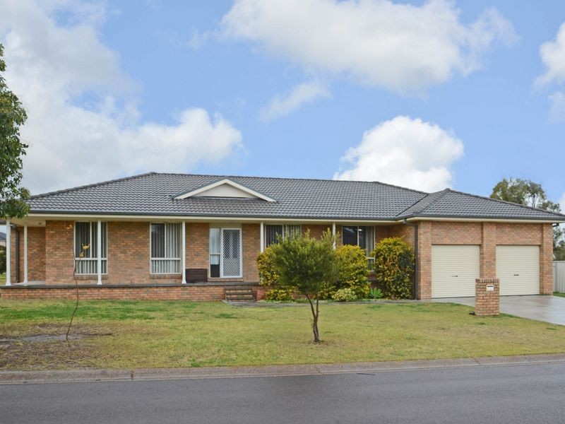 2 Hilltop Crescent, Bolwarra Heights NSW 2320
