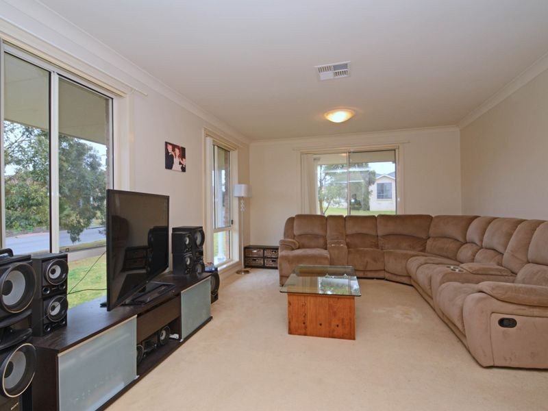 2 Hilltop Crescent, Bolwarra Heights NSW 2320