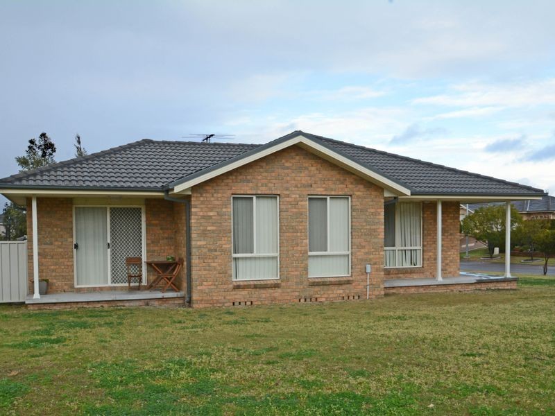 2 Hilltop Crescent, Bolwarra Heights NSW 2320