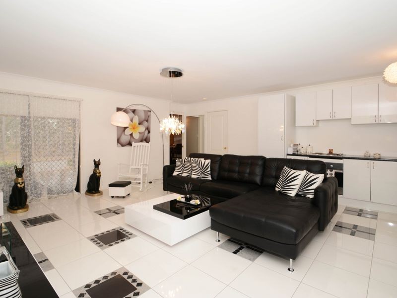 1 Silverstem Lane, Weston NSW 2326