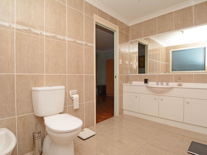 1 Silverstem Lane, Weston NSW 2326