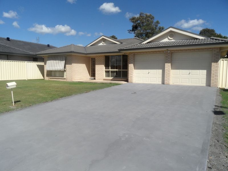 22 Drysdale Crescent, Metford NSW 2323
