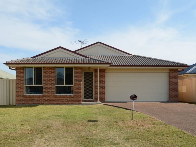 10 Streeton Drive, Metford NSW 2323