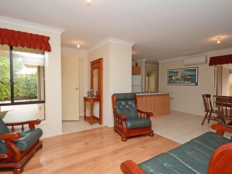 2/65 Carnarvon Circuit, East Maitland NSW 2323