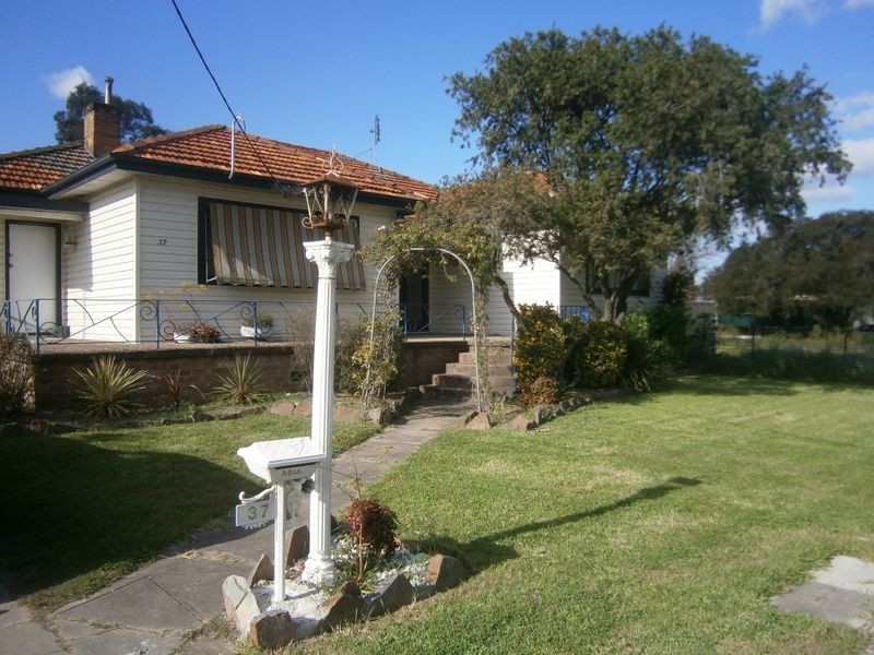 37 High St, Greta NSW 2334