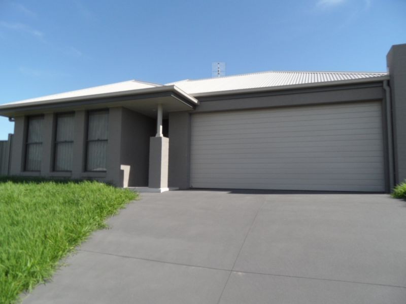8 Hayworth Street, Rutherford NSW 2320