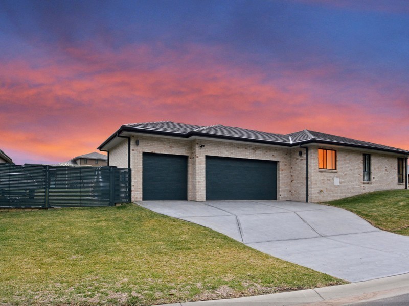 8 Magnetic Drive, Ashtonfield NSW 2323