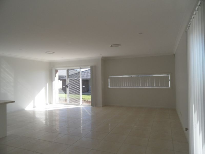 16 Finch Crescent, Aberglasslyn NSW 2320