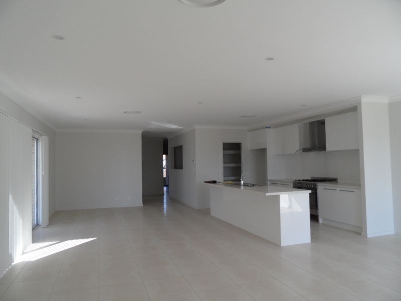 16 Finch Crescent, Aberglasslyn NSW 2320