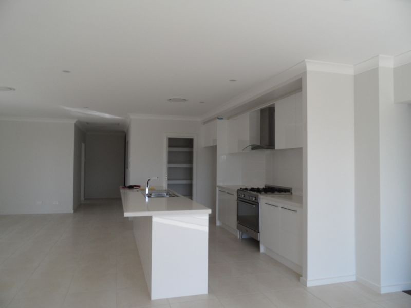 16 Finch Crescent, Aberglasslyn NSW 2320