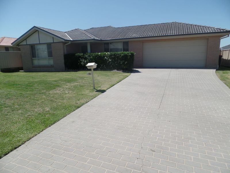 14 Diamond Circuit, Rutherford NSW 2320