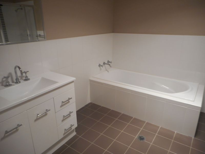 2/18 Farmgate Row, East Branxton NSW 2335