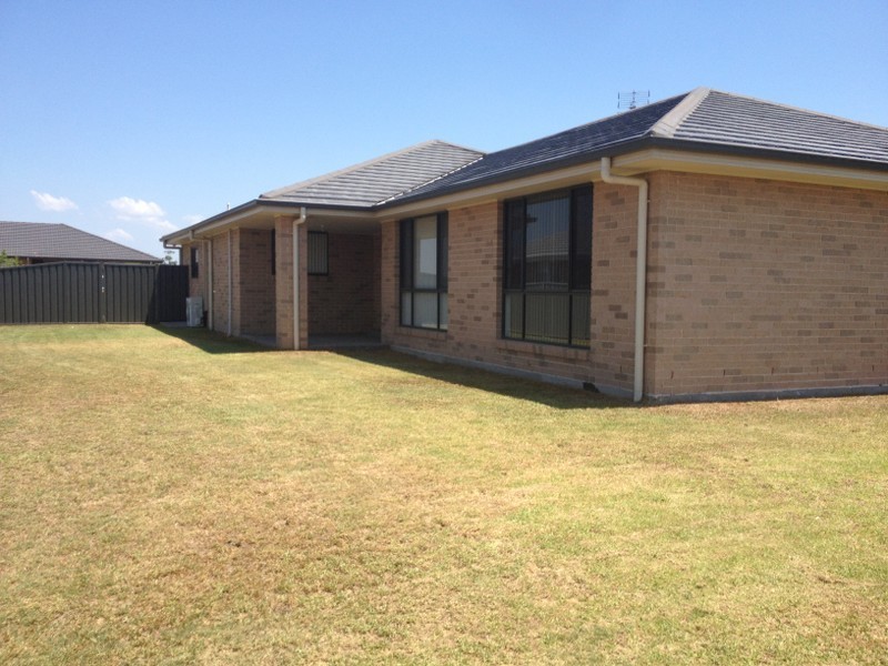 27 Niven Parade, Aberglasslyn NSW 2320